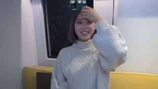 气质高冷颜值女神！难得收费房自慰！情趣露奶装，白嫩美乳露出，玻璃棒抽插嫩穴，爽的流出