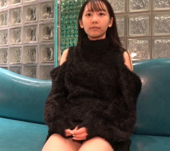 颜值不错丰满身材妹子全裸道具自慰，跳蛋塞逼揉搓奶毛毛非常浓密，自摸呻吟娇喘非常诱人